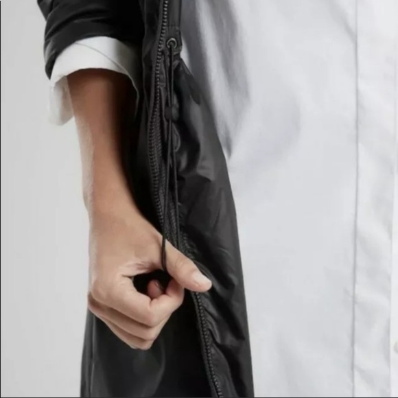Athleta Jacket Summit Insulated Parka, Black Medium Athleisure Layering Workout - Picture 4 of 16